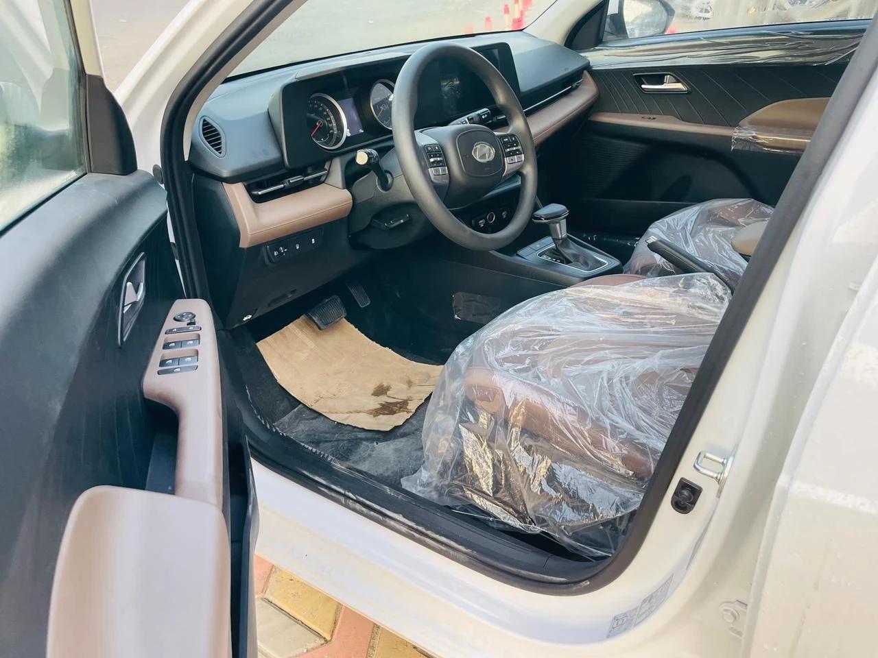 interior frontLeft
